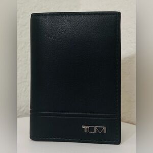 NWT TUMI Multi Window ID Card Case Leather Black